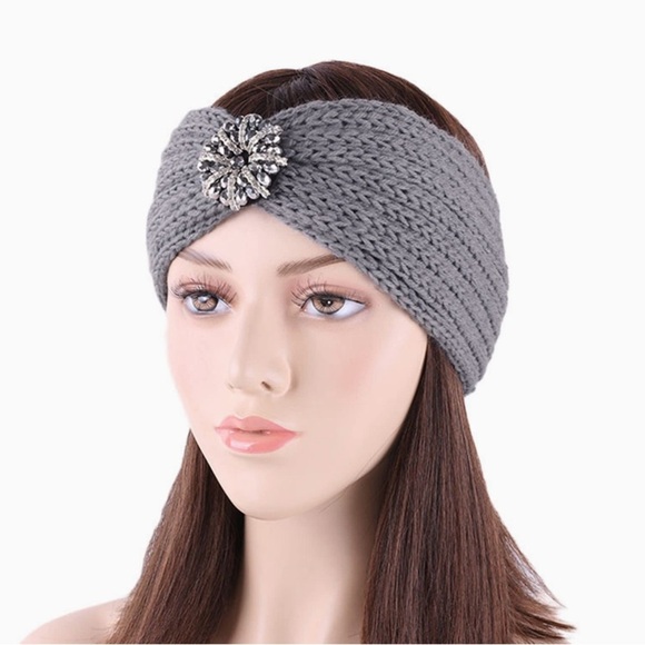 Gray Knitted Headband with Snowflake Brooch. Brand new - Picture 3 of 4